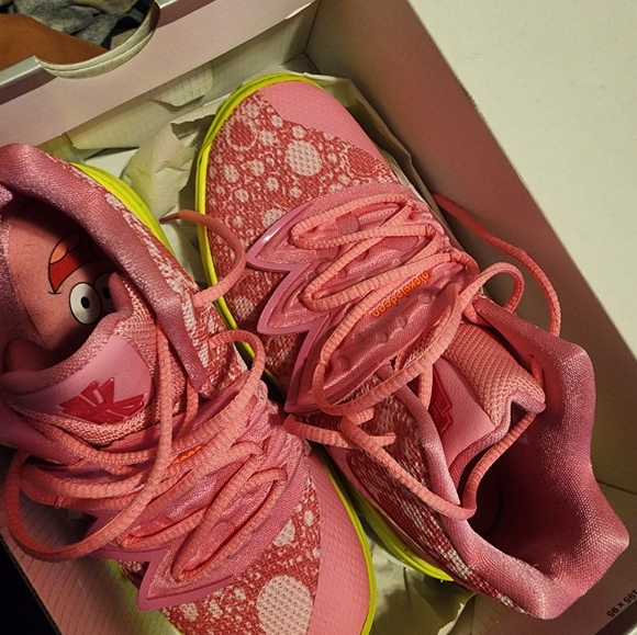 Nike Kyrie 5 “Patrick Star” is one of five sneaker collaboration with box - Picture 5 of 8